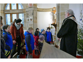 Krippenandacht mit Segnung der Kinder (Foto: Karl-Franz Thiede)